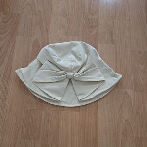 Beige bow summer bucket hat